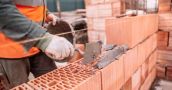 El empleo formal en la construcción cayó un 28,7% en abril