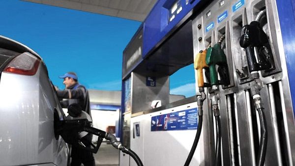 El consumo de combustibles creció un 24,2% en agosto y acumula un año y medio en alza