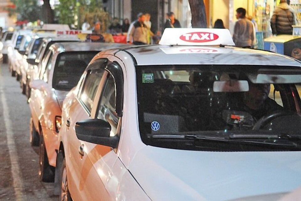 ¿Cuánto cuesta viajar en taxi o remís con el aumento de la tarifa?