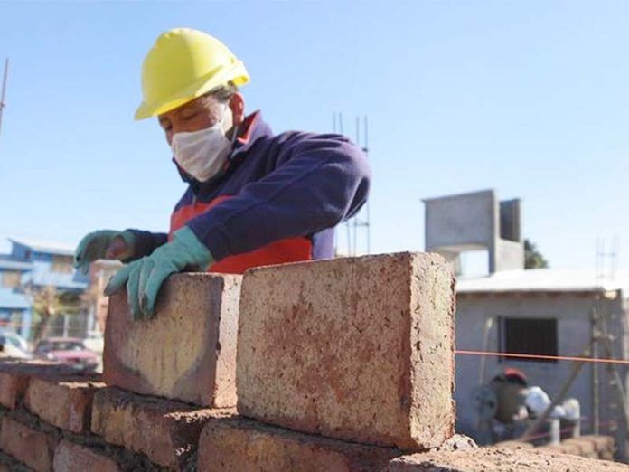 El empleo registrado en la construcción creció un 59,9%