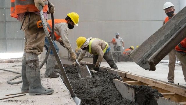 El empleo registrado en la construcción bajó casi un 19% en mayo