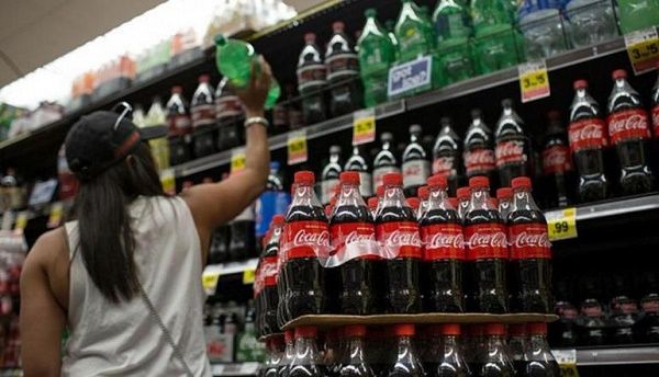 El consumo de bebidas en los supermercados retrocedió un 38,4% en enero