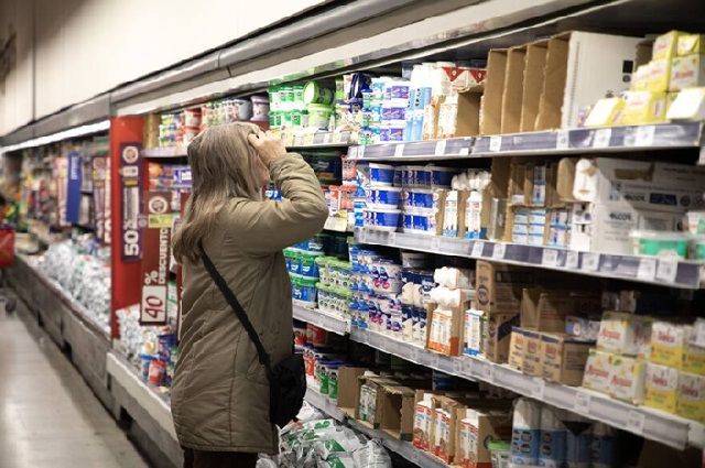 Supermercados: el consumo quedó un 3,3% por debajo de la inflación