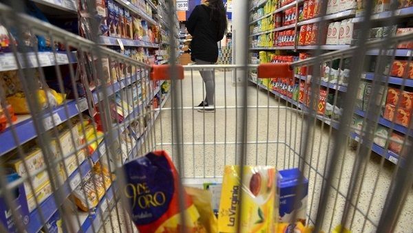 En marzo el consumo en los supermercados sufrió una caída del 27% en términos reales