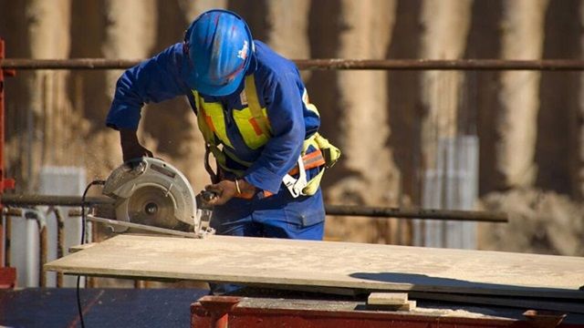 El trabajo registrado en la construcción cayó un 25,5% y acumula 19 meses en baja