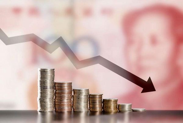 Por la devaluación, en los últimos cuatro años los sueldos estatales en dólares cayeron un 23,5%
