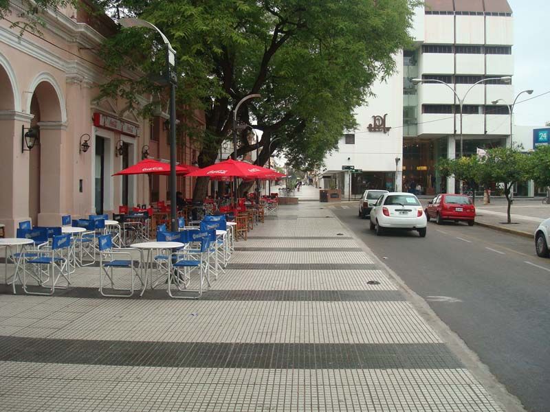 Pandemia: los comercios a la calle sufrieron menos la crisis que los instalados en galerías