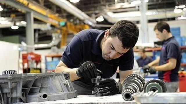 El empleo privado registrado cayó un 0,8% en abril