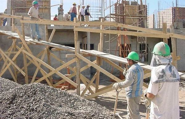 Construcción: en abril el empleo registrado tuvo su peor caída de los últimos 27 meses