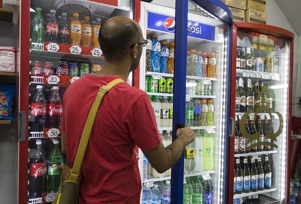 Supermercados: en el lapso de un año cayó un 5,8% el consumo real de bebidas no alcohólicas