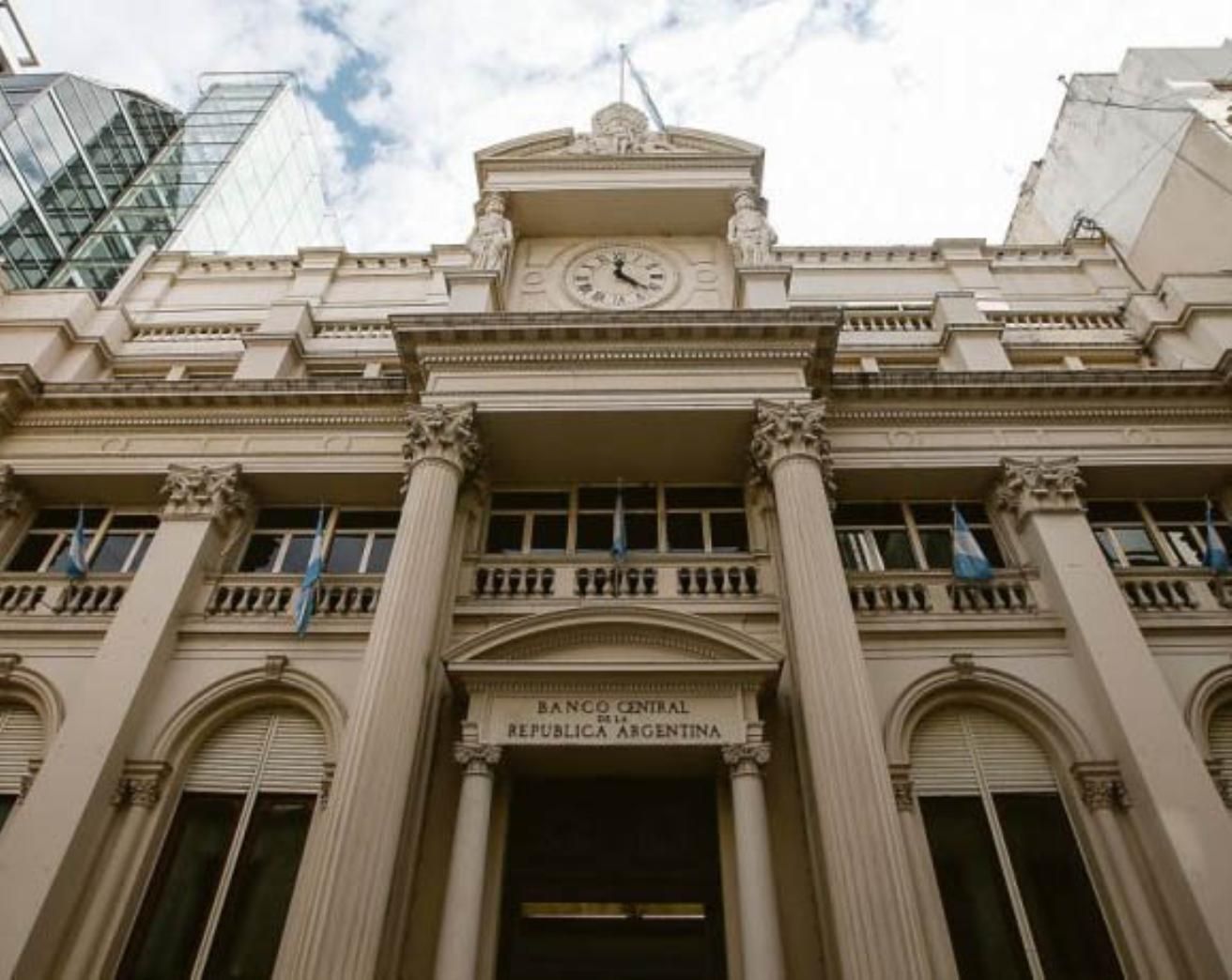 Entre marzo y septiembre salieron de los bancos riojanos 10 millones de dólares